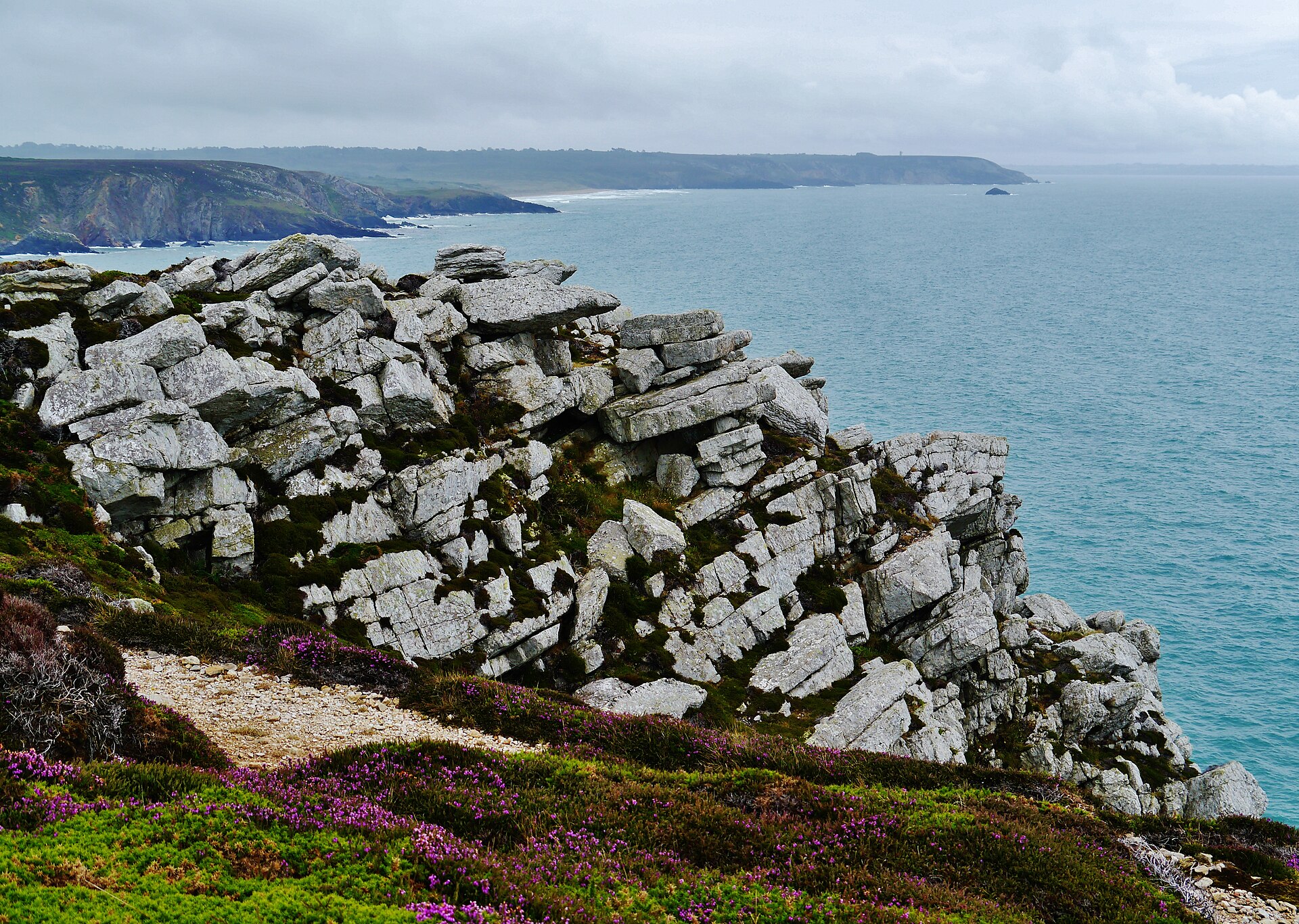 Pointe de Dinan natural rock arch, Crozon Peninsula