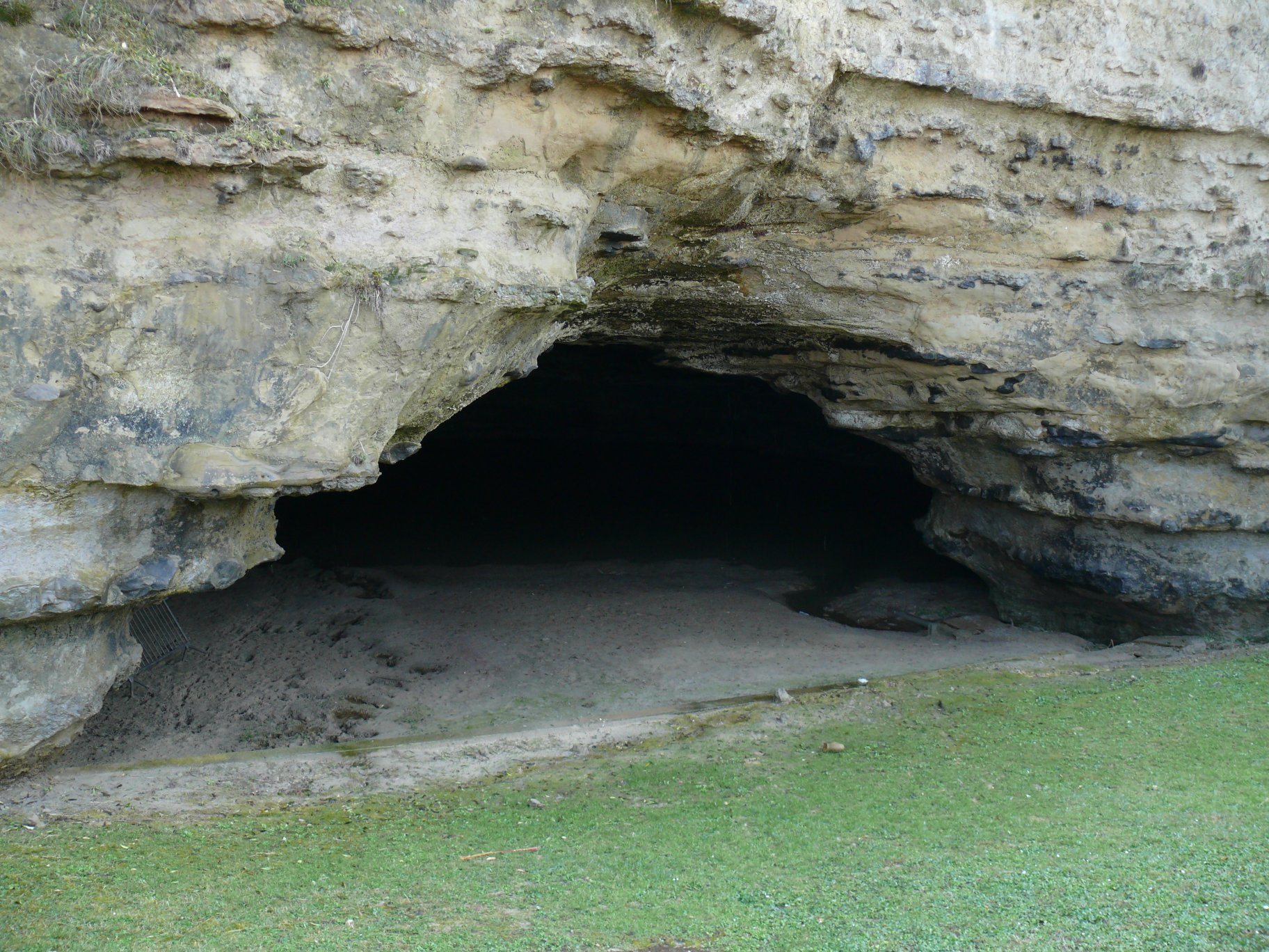 Chambre d'Amour cliff and cave, Anglet