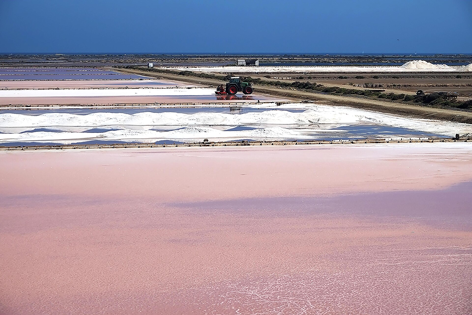 Salin de Gruissan pink salt pans