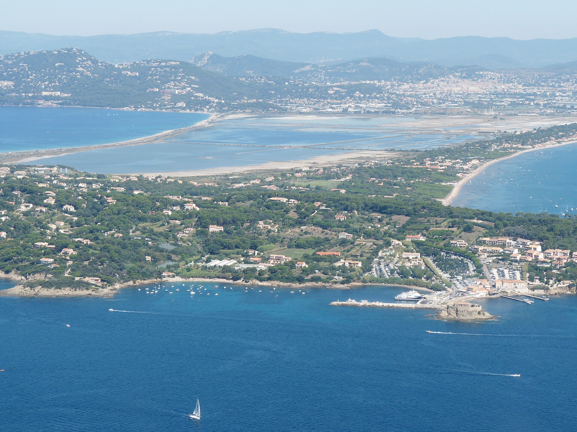 Presqu'île de Giens double tombolo, aerial view