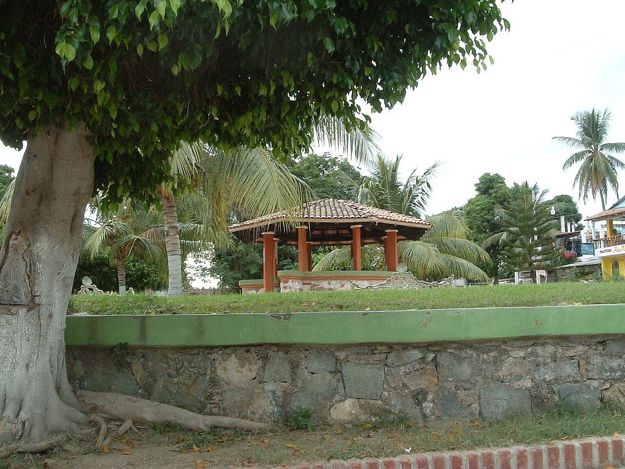 La Cruz de Huanacaxtle town center