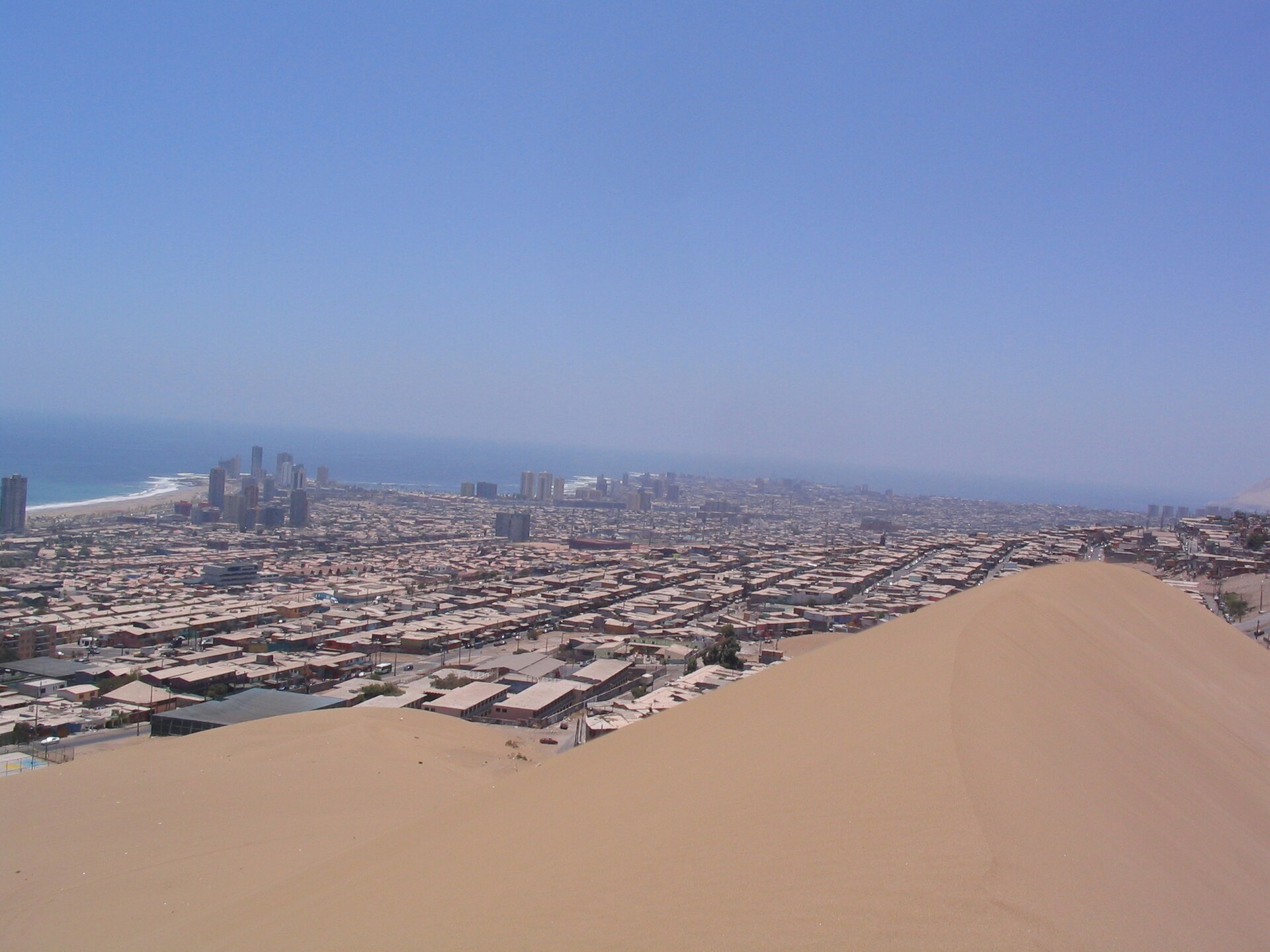 Cerro Dragón, the giant sand dune overlooking Iquique, Chile