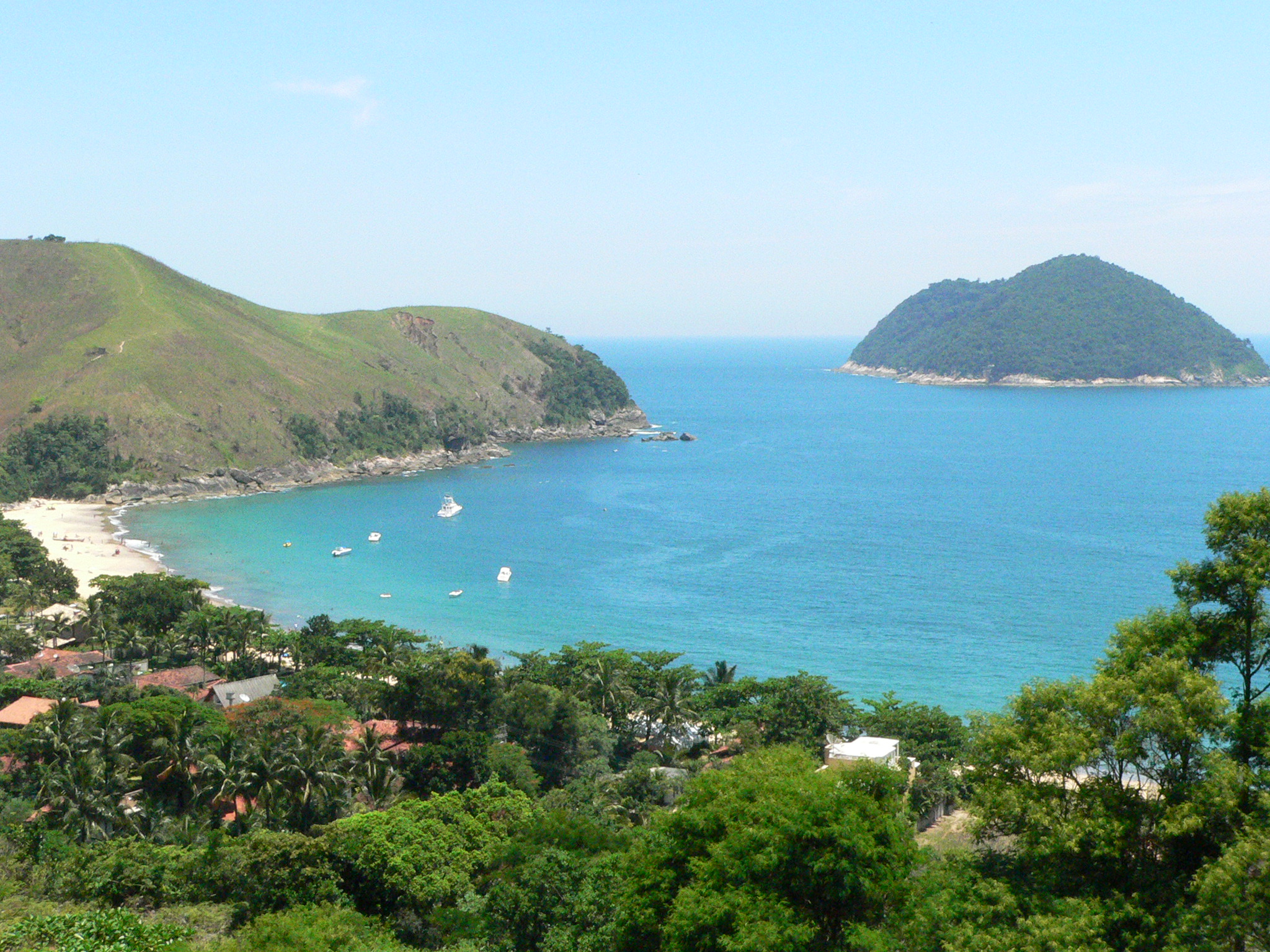 Toque Toque Grande beach cove with its namesake island offshore, São Sebastião