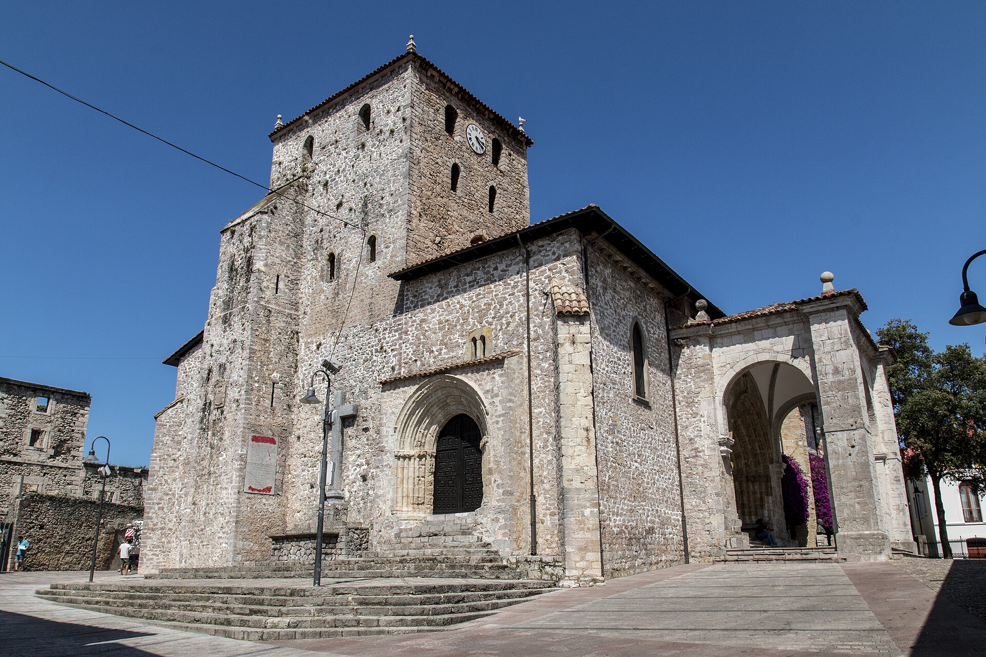 Basílica de Santa María del Concejo, Llanes