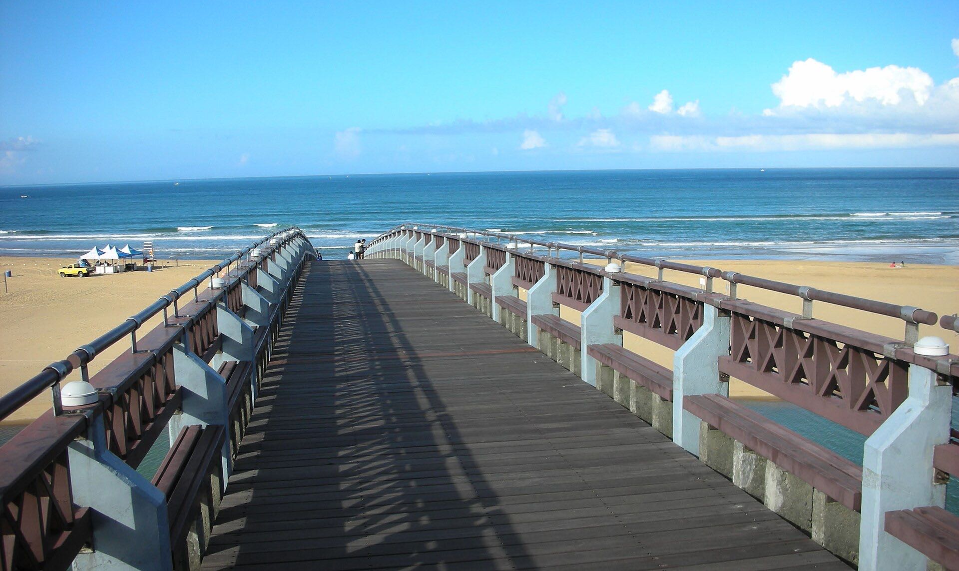 Fulong Beach and its river-mouth footbridge, Gongliao, New Taipei, Taiwan