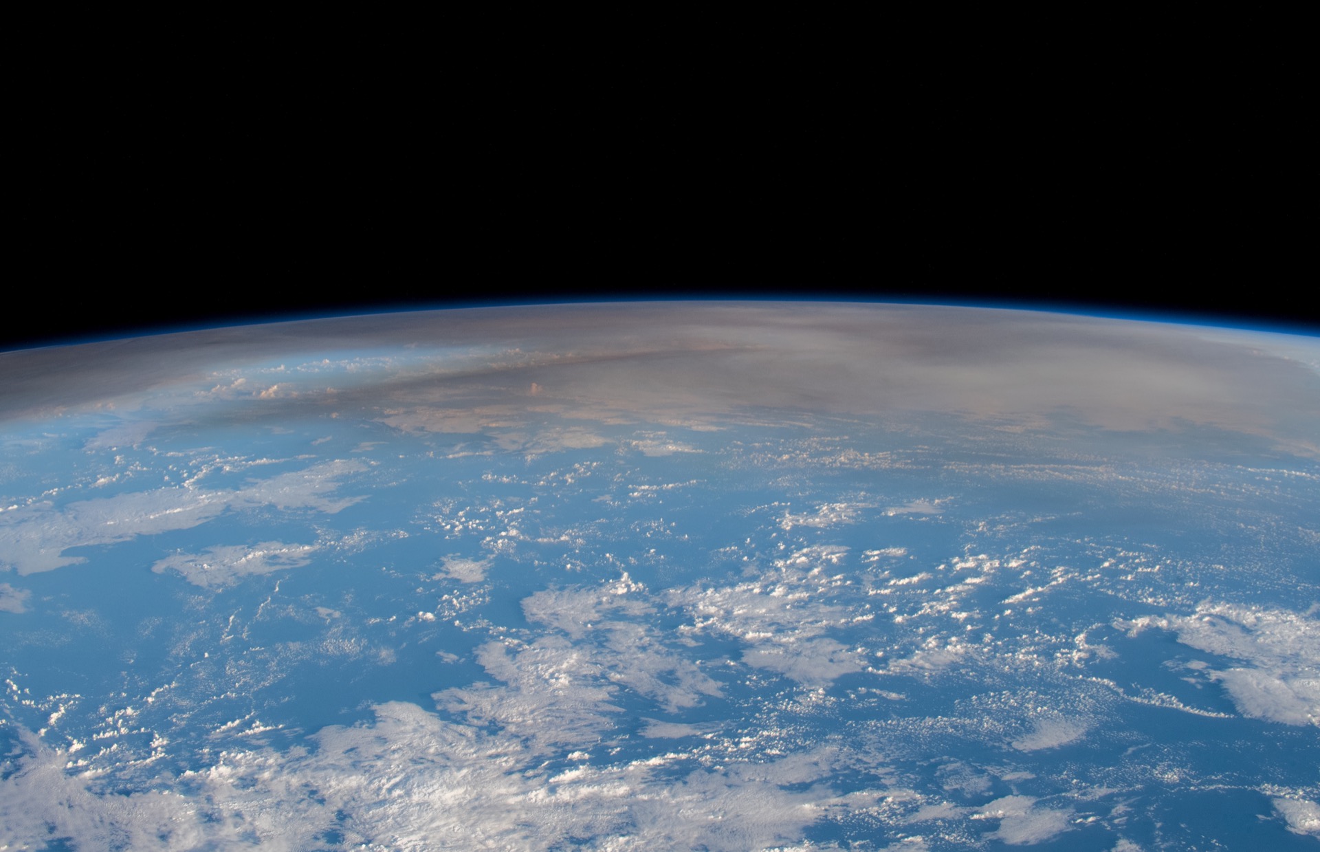 Atmospheric plume from the 2022 Hunga Tonga-Hunga Ha'apai eruption, seen from the International Space Station