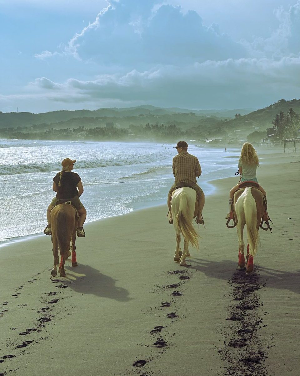 Beach horseback ride with Litoral Surf Trips